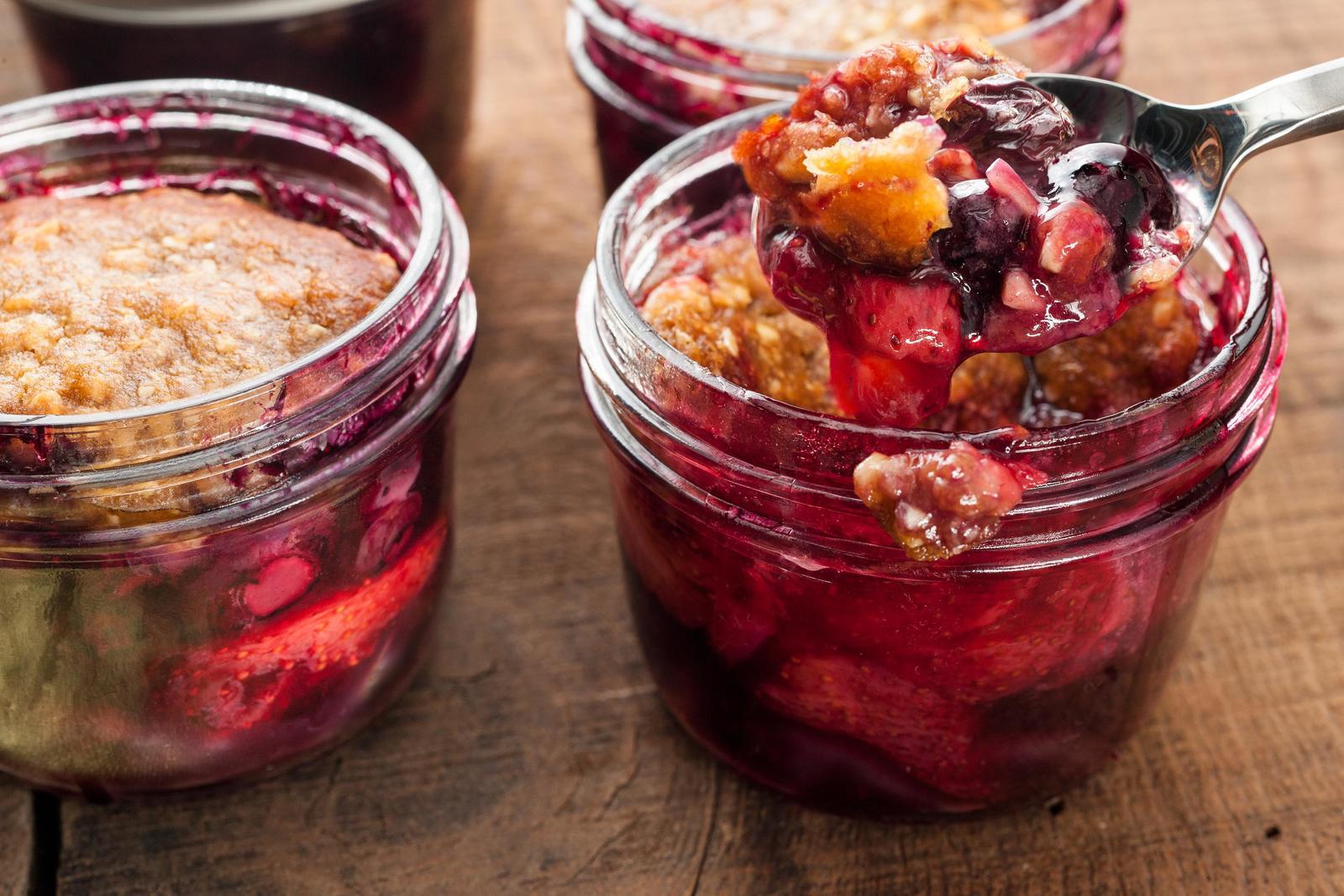 30694_strawberry_blueberry_crisp_jar