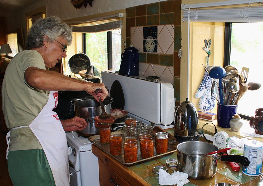 filling-canning-jars