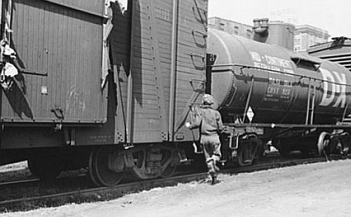 Great Depression: Boy hopping fright train, Dubuque, Iowa. Photo by John Vachon. Courtesy Library of Congress, Prints & Photographs Division, FSA-OWI Collection LC-USF33- 001772-M5